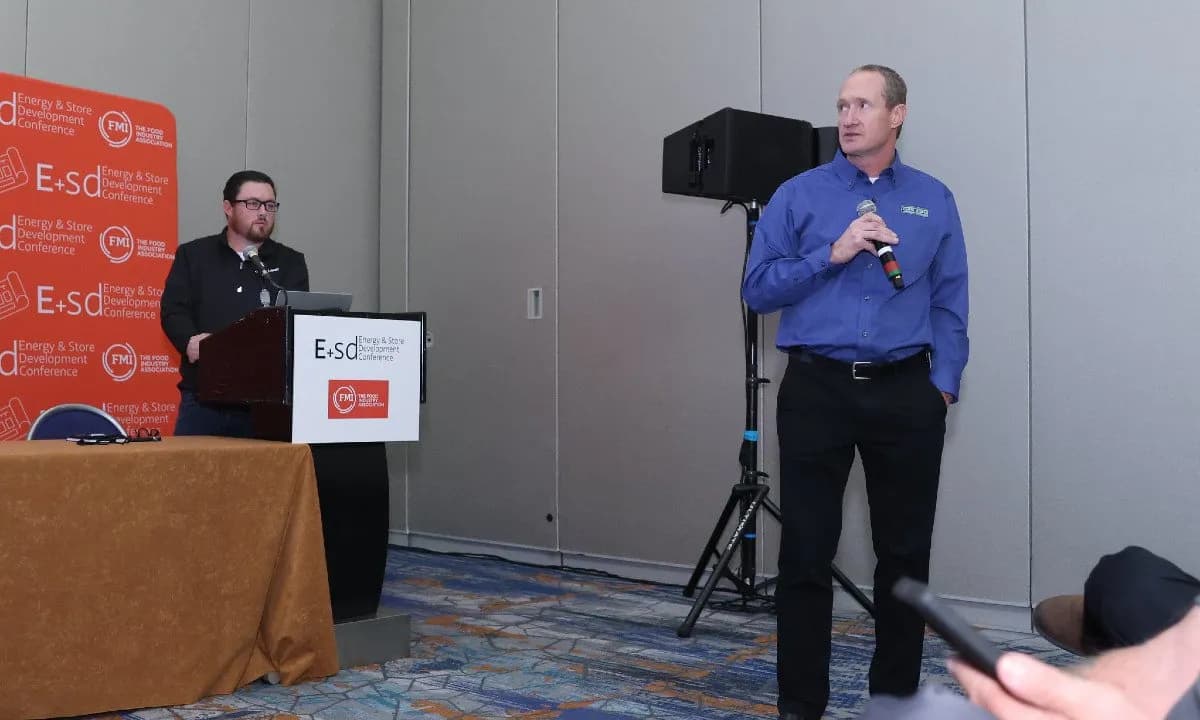 Brent Cheshire from Copeland and Dan O'Brien from Zero Zone presenting a the Energy and Store Development Conference about CO2 Small Format