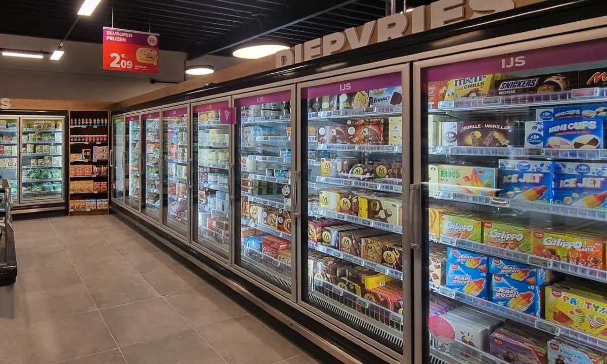 Carrefour supermarket display cases using Freor and Teko CO2 Systems
