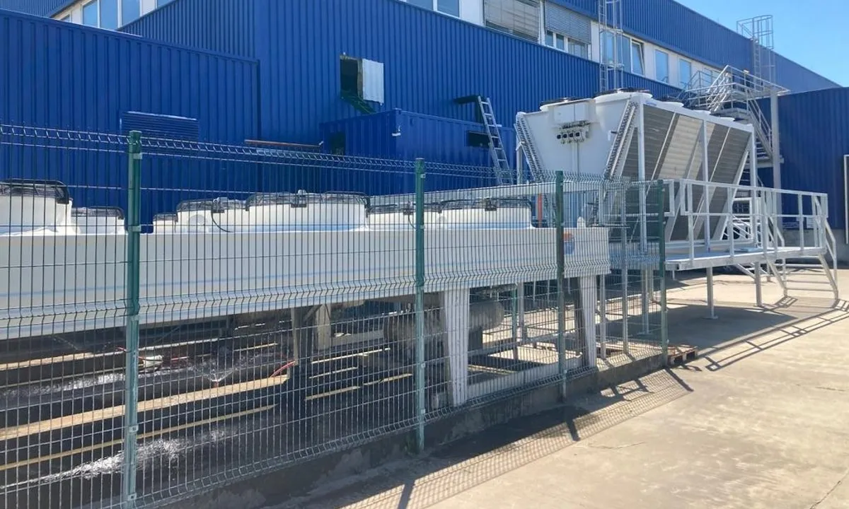 The transcritical CO2 system’s coolers outside the METRO wholesale store in Belgrade. (Source: METRO)