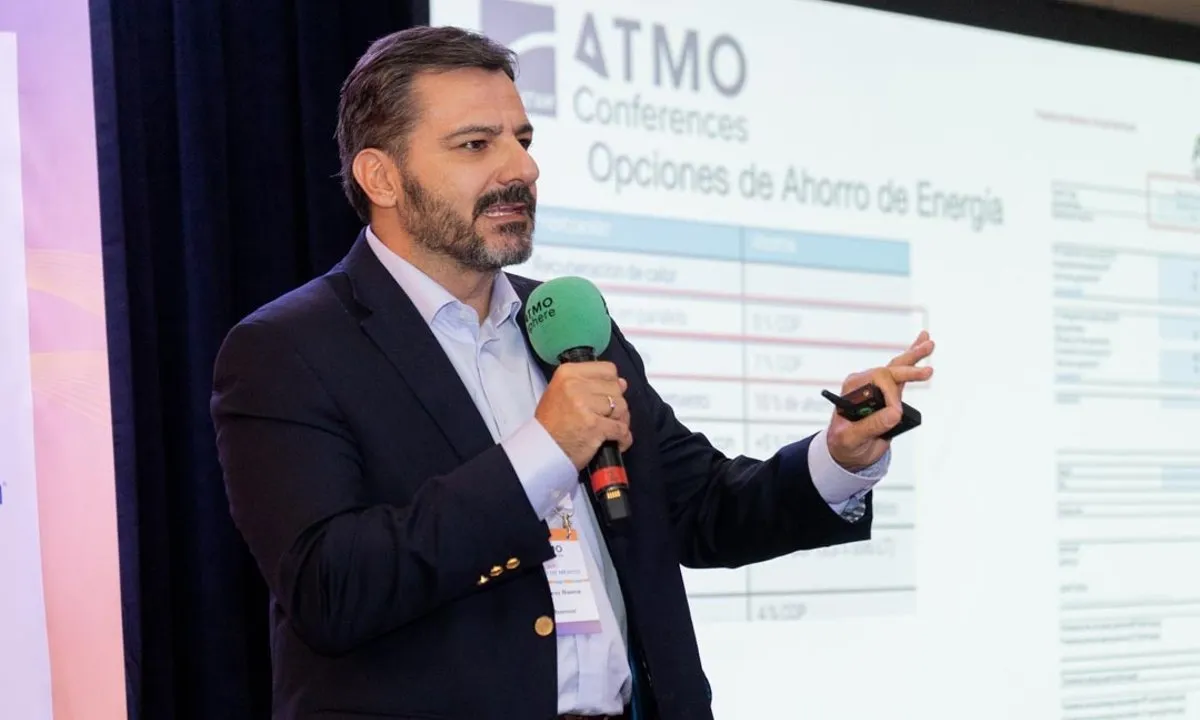 Mauricio Baena, Advansor, discussing transcritical CO2 at ATMO LATAM Summit 2023.