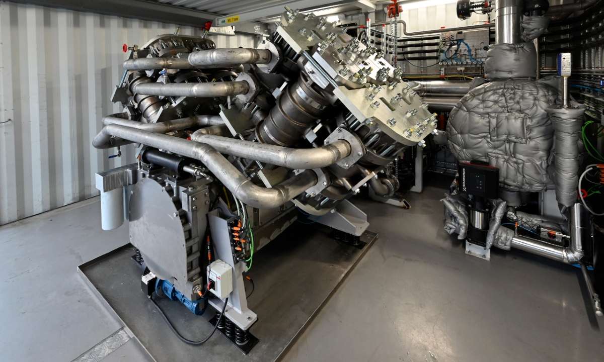 A V6 helium-based HoegTemp heat pump installed at a GE Healthcare facility in Norway. Photo credit: Enerin