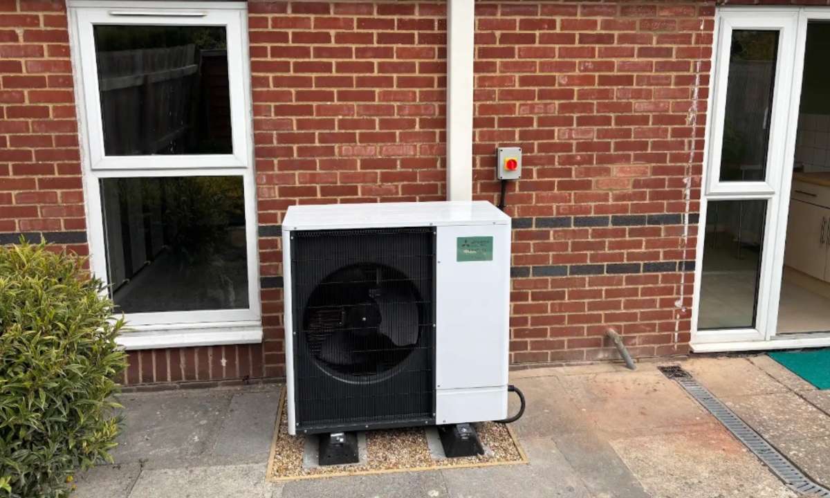 Mitsubishi’s Ecodan R290 monobloc air-source heat pump installed at one of SNG’s houses under its pilot project. Photo credit: SNG