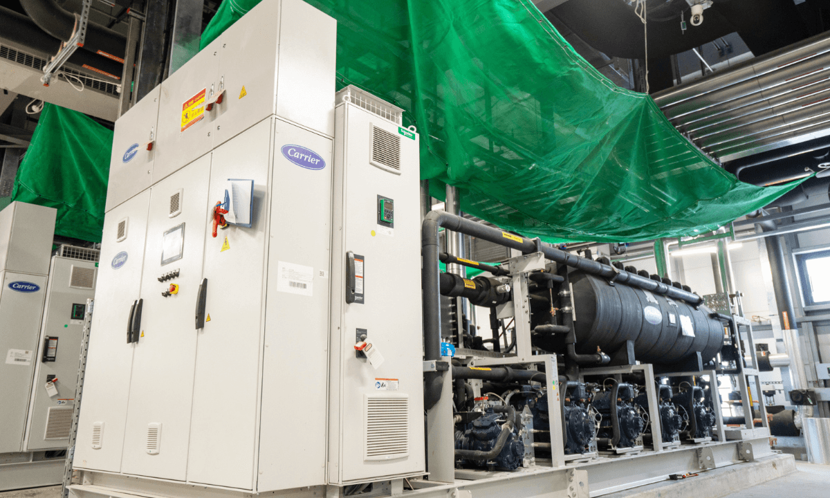 A Haier Carrier CO2 heat pump installed at the AstraZeneca pharmaceutical park in Qingdao, China.