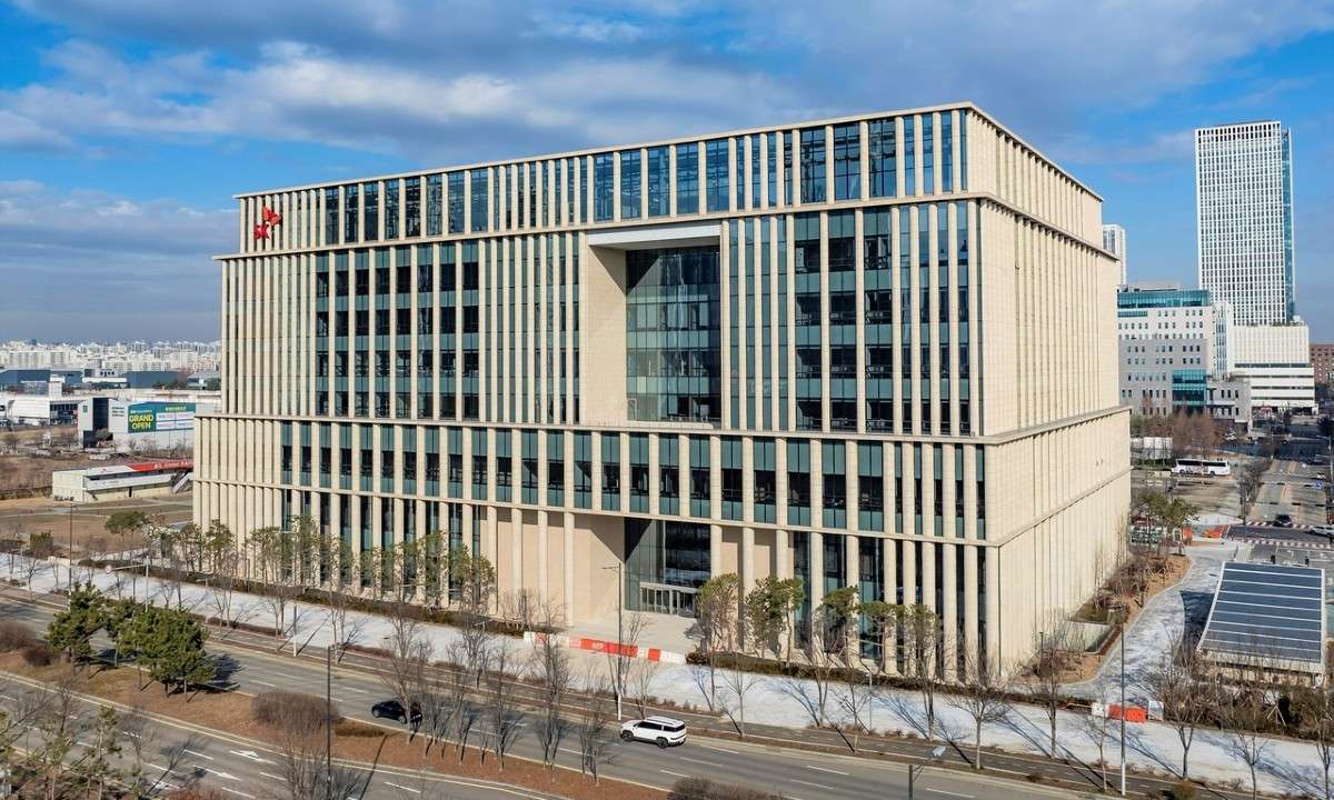 An image of SK Bioscience's new facility in Songdo, Incheon, South Korea. The facility installed CO2 condensing units manufacturered by SCM Frigo.